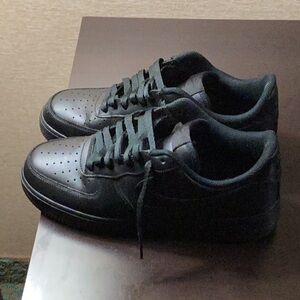 Nike Mens Air Force 1 black Size 9.5